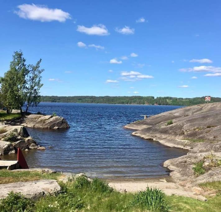 Hybel I Underetasje 700M Fra Strand Lejlighed Trogstad Eksteriør billede